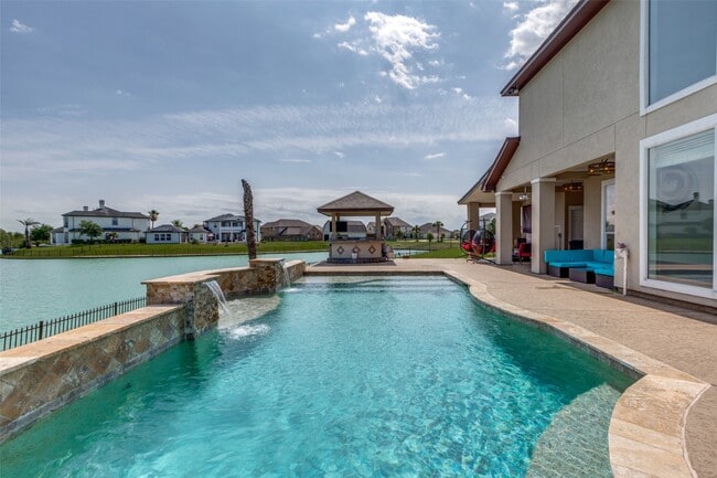 8 Cypress Point Ct in Manvel, TX - Building Photo - Building Photo