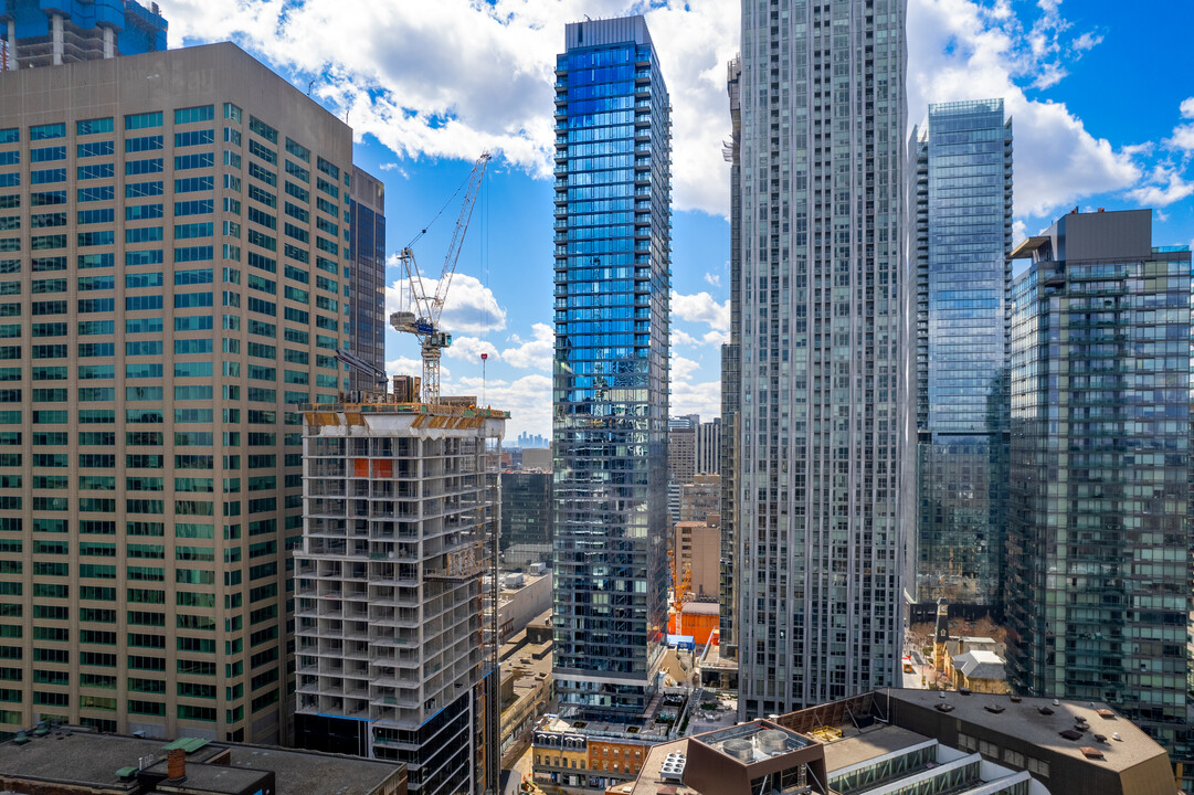Eight Cumberland in Toronto, ON - Building Photo
