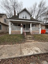 327 E Stuart Ave in Decatur, IL - Building Photo