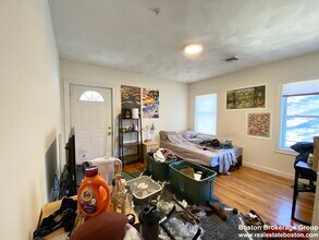 128 Hillside St, Unit 3 in Boston, MA - Building Photo - Building Photo