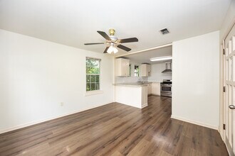 828 Florence St in Baton Rouge, LA - Foto de edificio - Building Photo