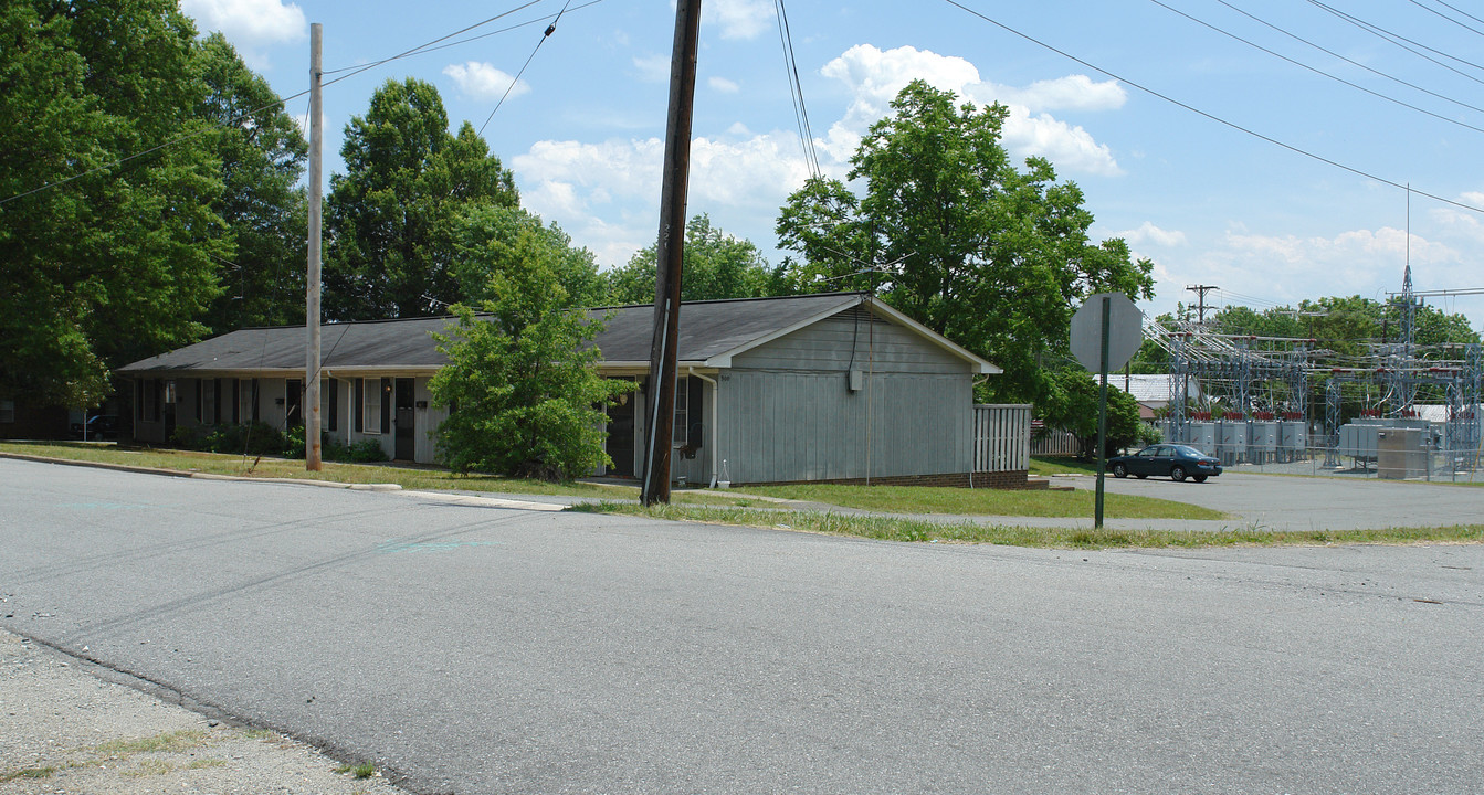 Northwood Apartments in Graham, NC - Building Photo