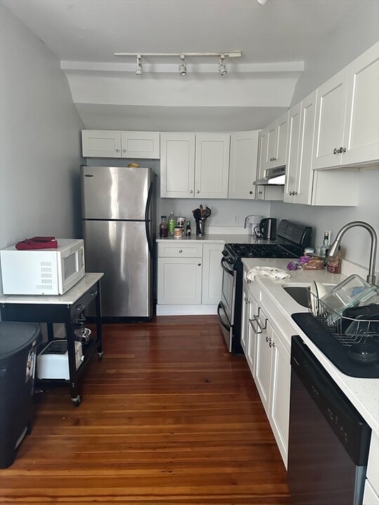 130 Hyde Park Ave in Boston, MA - Building Photo