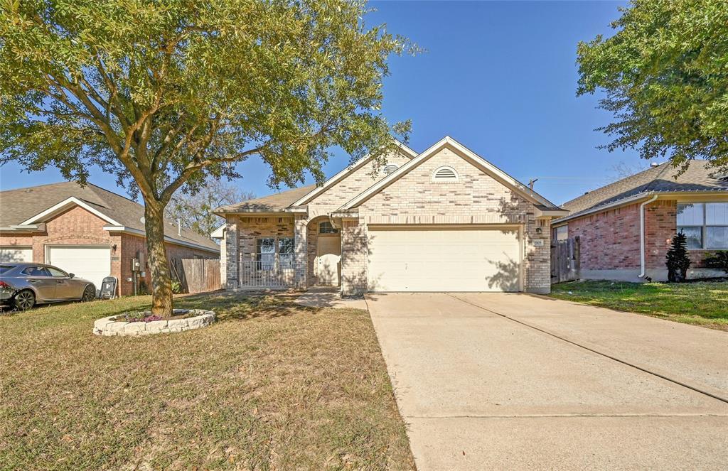 11909 Larch Valley Dr in Austin, TX - Building Photo