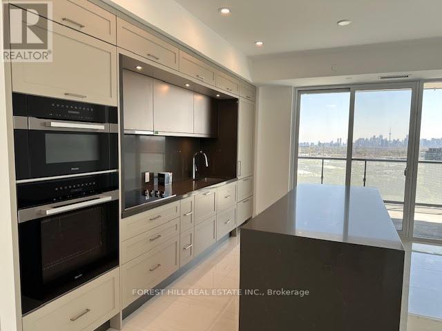 10-2310 Inn On The Pk Dr in Toronto, ON - Building Photo - Building Photo