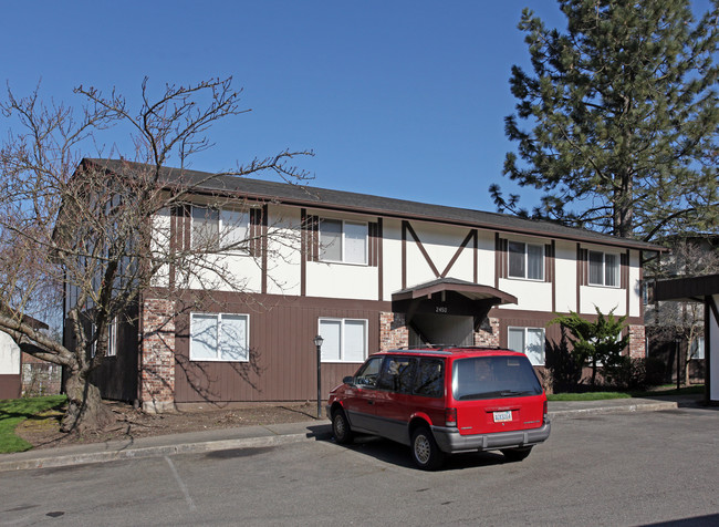 Pine Creek Apartments in Des Moines, WA - Foto de edificio - Building Photo