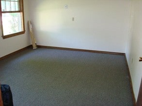 71 Center Rd, Unit 2 in Essex, VT - Foto de edificio - Building Photo