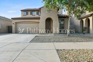 2451 W Parkway Dr in Phoenix, AZ - Building Photo