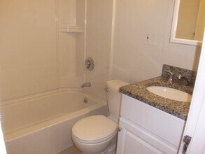 24 Spencer St, Unit 2 in Lexington, MA - Building Photo - Building Photo