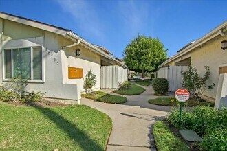 16755 Parthenia St in Los Angeles, CA - Building Photo - Building Photo