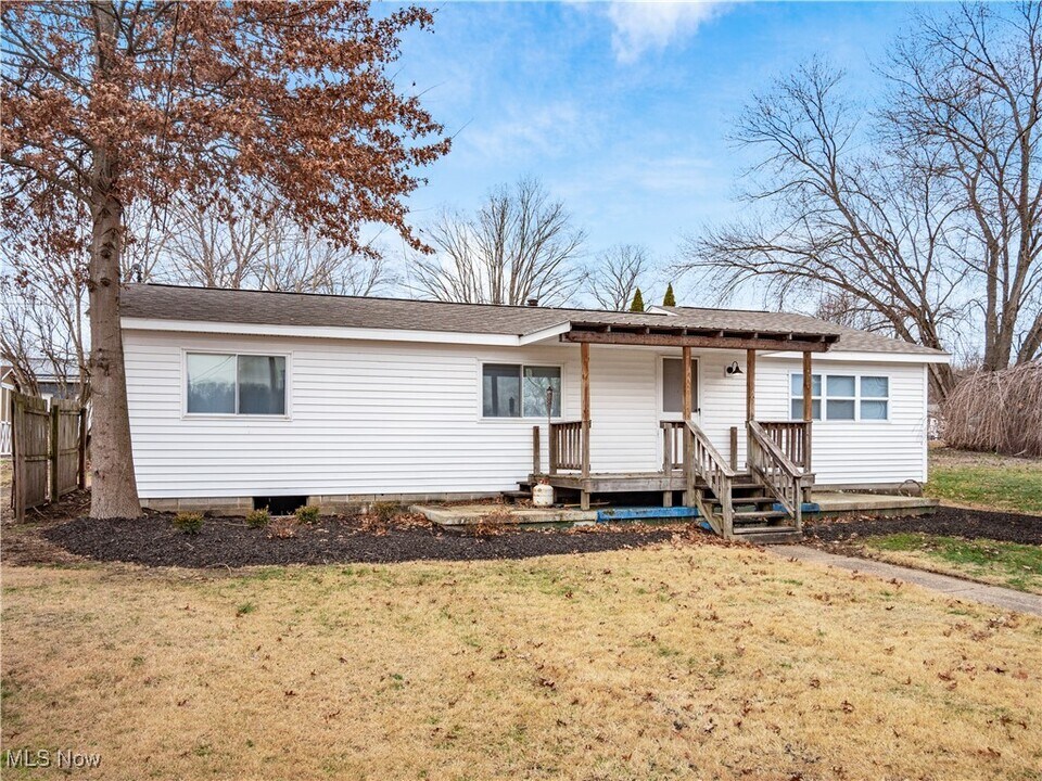 237 Front St in Philo, OH - Building Photo