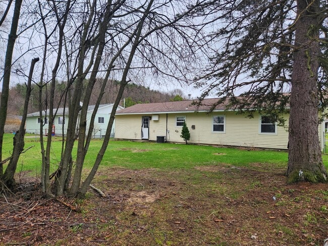 118 Barclay Rd in Camillus, NY - Building Photo - Building Photo