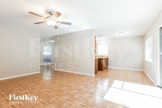 10232 Flatland Trail in Converse, TX - Foto de edificio - Building Photo