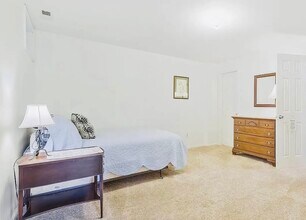 1033 Riva Ridge Dr in Great Falls, VA - Foto de edificio - Building Photo