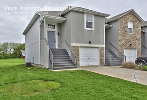 884 S Woodson Ct in Gardner, KS - Building Photo