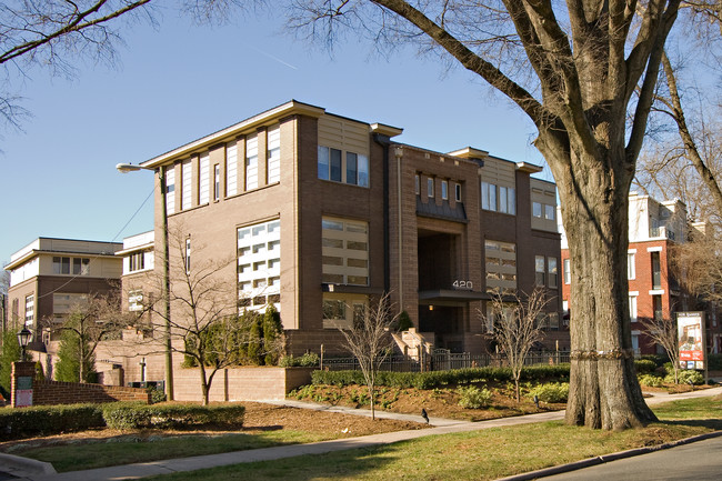 420 Queens Rd in Charlotte, NC - Foto de edificio - Building Photo