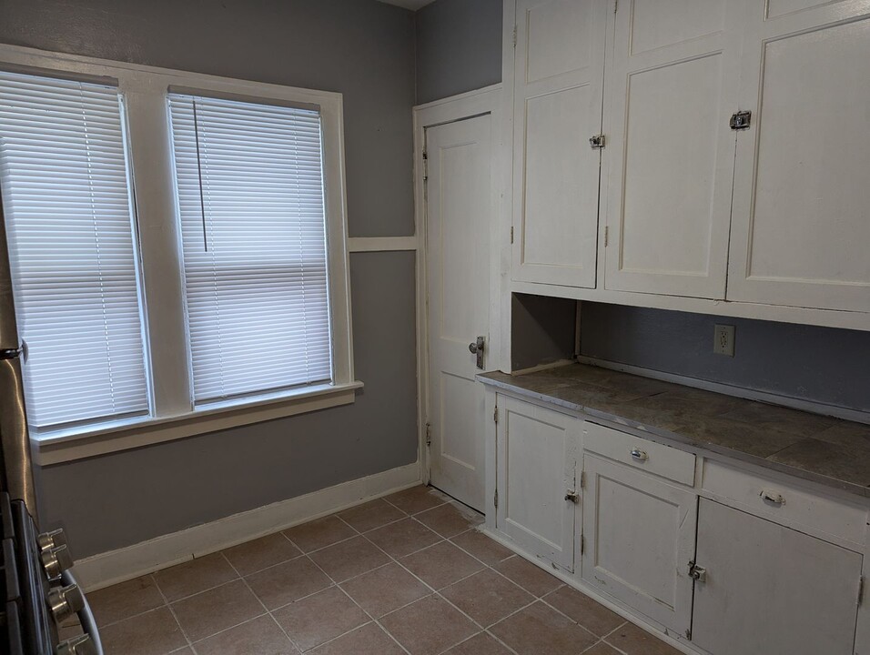 2600 N 50th St-Unit -2602 N 50th St Upper in Milwaukee, WI - Building Photo