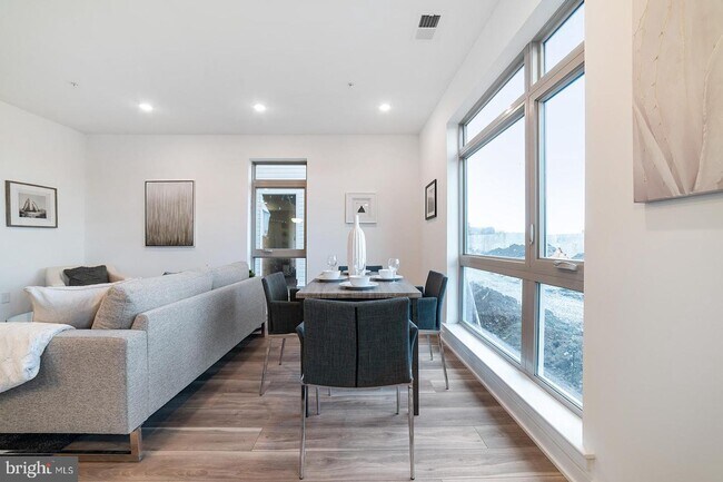 2033 E Lehigh Ave photo'