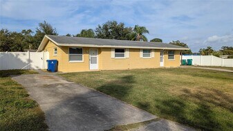 11301 110th Terrace in Largo, FL - Building Photo