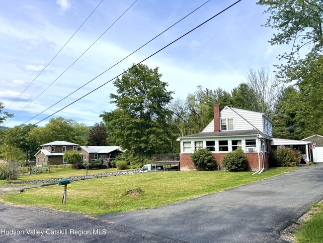 11 Julia Ave in New Paltz, NY - Building Photo - Building Photo