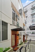 909 Hiawatha Pl S in Seattle, WA - Building Photo - Building Photo