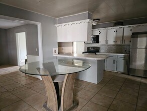 601 NW 12th Pl in Andrews, TX - Foto de edificio - Building Photo