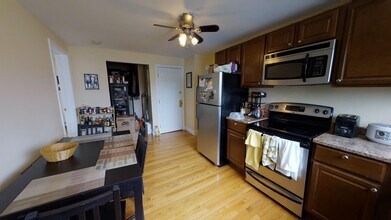 1 Victoria St, Unit 2 in Somerville, MA - Building Photo - Building Photo