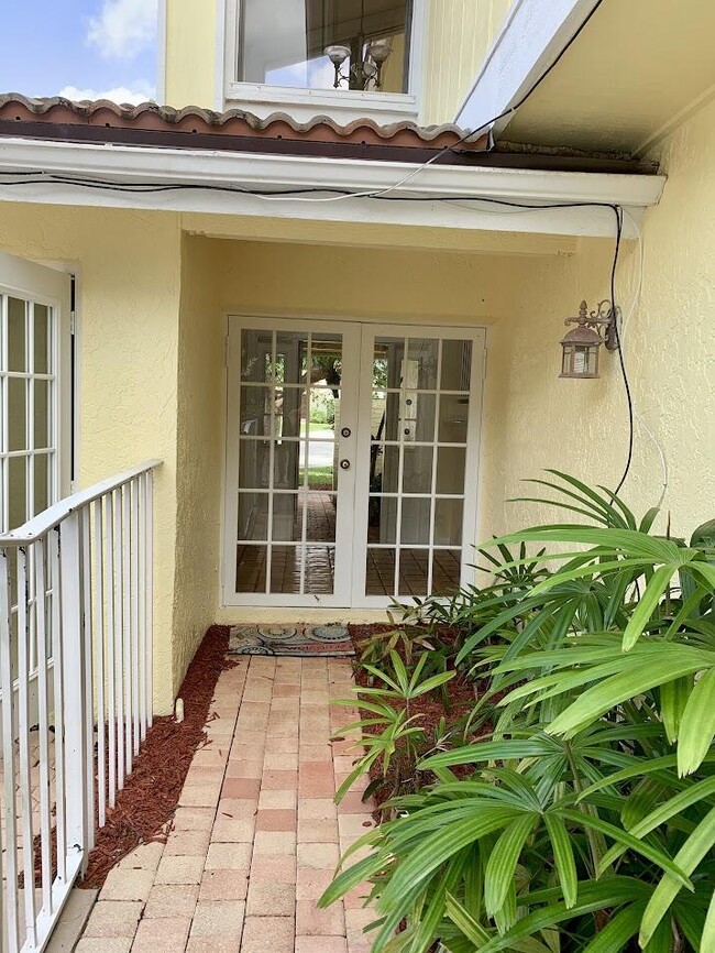 3069 NW 27th Terrace in Boca Raton, FL - Building Photo - Building Photo