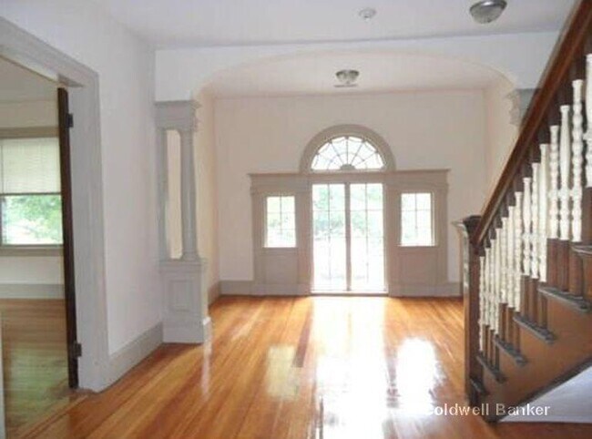 58 Englewood Ave, Unit 2 in Boston, MA - Foto de edificio - Building Photo
