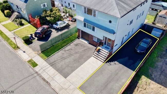 24 Gall Ave in Elmwood Park, NJ - Building Photo - Building Photo