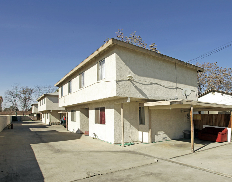 1979 S Reservoir St in Pomona, CA - Foto de edificio