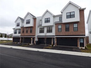 307 Thurgood Dr in Warrendale, PA - Building Photo - Building Photo