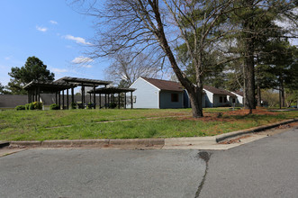 Forest Hills Heights in Durham, NC - Building Photo - Building Photo