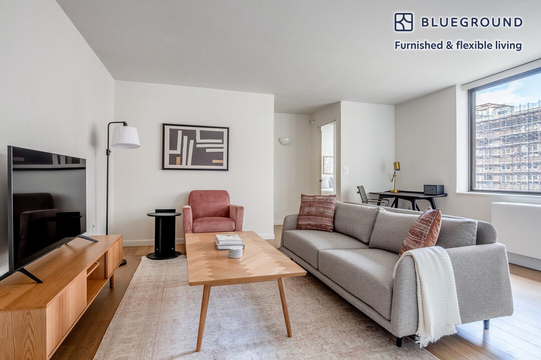 255 W 94th St in New York, NY - Building Photo