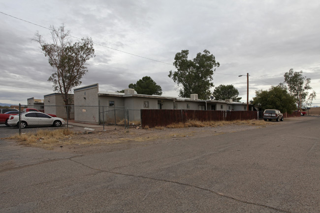 Drexel Gardens in Tucson, AZ - Building Photo - Building Photo