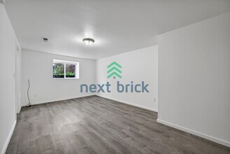 10616 Des Moines Memorial Dr in Burien, WA - Building Photo - Building Photo