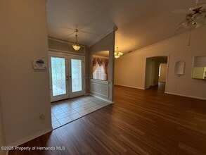 8501 Boyce St in Spring Hill, FL - Foto de edificio - Building Photo