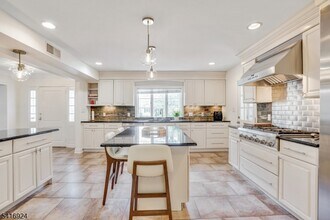 304 Forest Dr S in Millburn, NJ - Building Photo - Building Photo