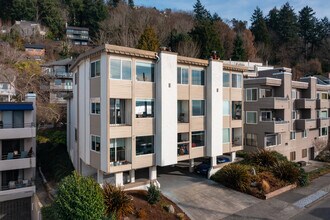 4224 Beach Dr SW in Seattle, WA - Building Photo - Building Photo