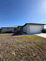 2609 NE 5th Pl in Cape Coral, FL - Building Photo