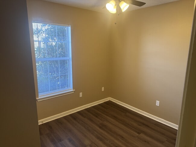 property at 3915 Ledbetter Dr