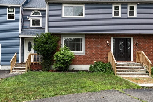 6 Tiot St in Sharon, MA - Building Photo - Building Photo
