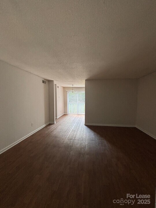2026 Harvest Ln in Charlotte, NC - Building Photo