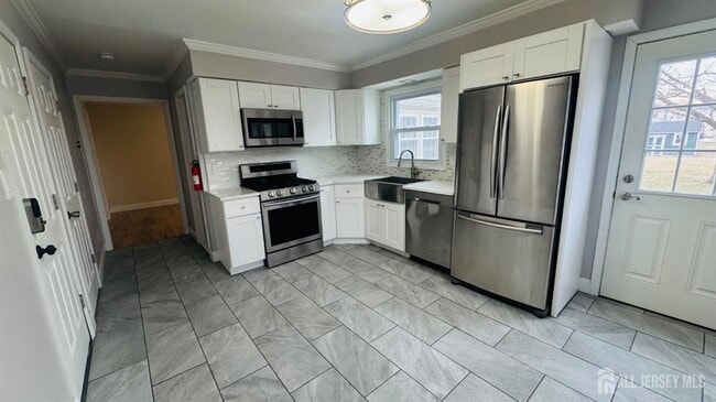 966 Bergen Ave in North Brunswick, NJ - Building Photo - Building Photo