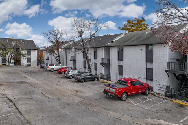 Palatia Apartment Homes in San Antonio, TX - Foto de edificio - Building Photo