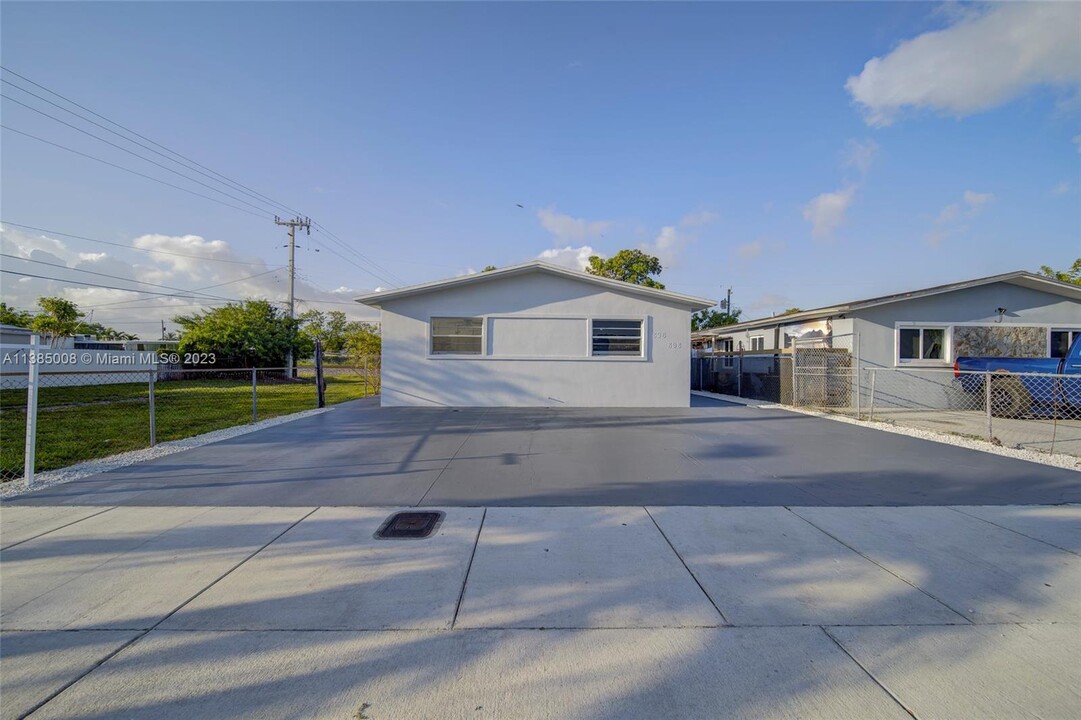 896 E 22nd St-Unit -896 in Hialeah, FL - Building Photo