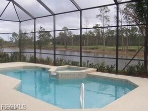 9053 Prosperity Way in Ft. Myers, FL - Foto de edificio - Building Photo