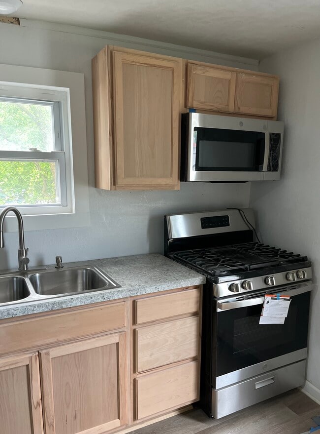 28 Wood Ave, Unit 28 Wood Ave. Niles in Niles, OH - Foto de edificio - Building Photo