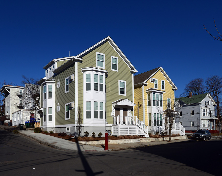 107-113 Delaine St in Providence, RI - Foto de edificio