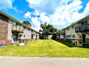 9425 Co Hwy J in Minocqua, WI - Foto de edificio - Building Photo